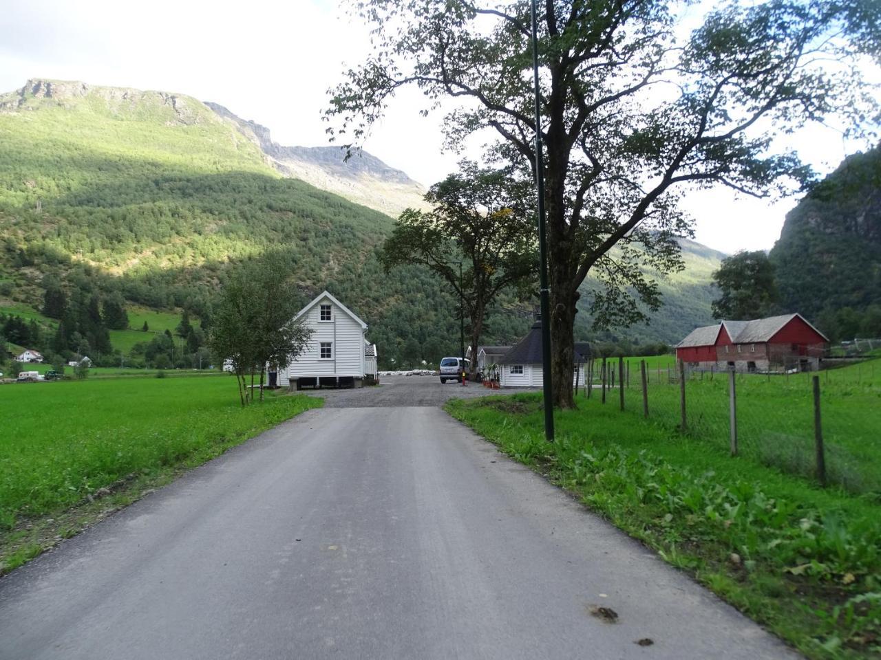 Brekke Gard Hostel Flåm Eksteriør billede